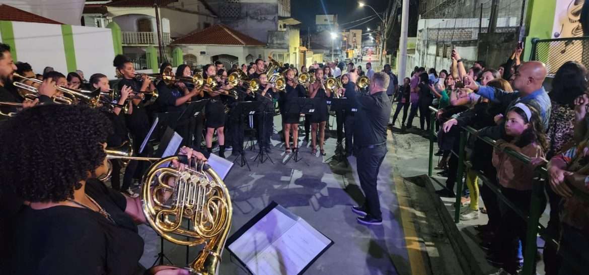 47.cf.res.cidades.alunos do projeto ‘a música educa’.1.400alunos.sonitapalmerpmi