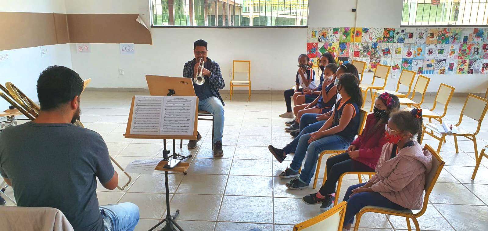 47.cf.res.cidades.alunos do projeto ‘a música educa’.2.projeto.sonitapalmerpmi