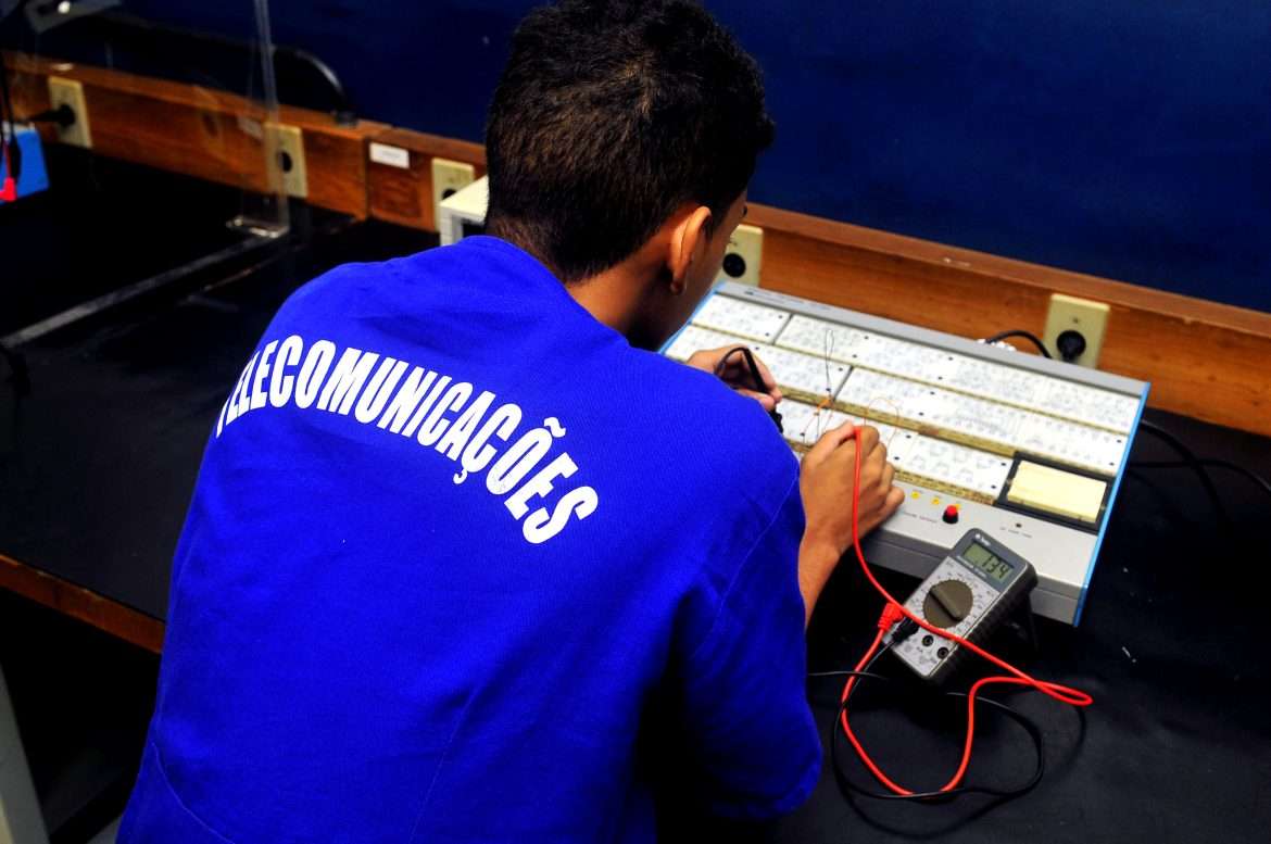 a 48 cf economia faetec abre inscrições em mais de 7 mil vagas para ingresso no próximo ano fotos felipe corrêa (5)