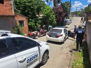 carro abandonado e motocicleta sem placa divulgação semop pmvr