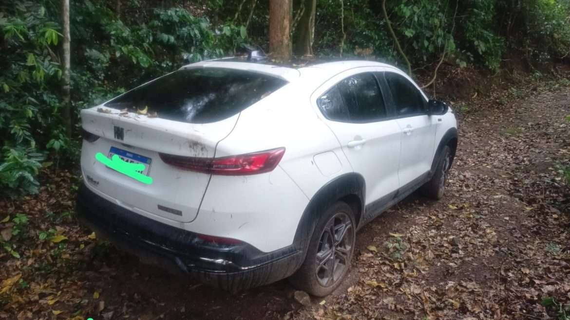 carro clonado é apreendido pela pm em barra do piraí divulgação
