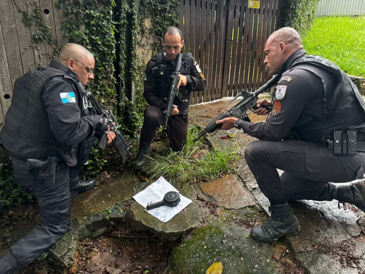 cf.polÍcia.polícia militar apreende carregador de pistola no bairro jardim glória