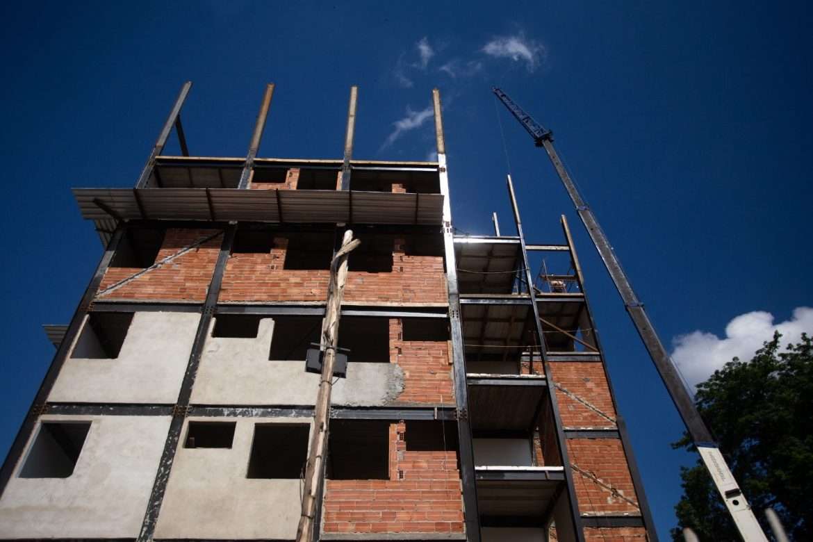 cidades 33 retiro dos atletas prossegue para última etapa da estrutura metálica cris oliveira