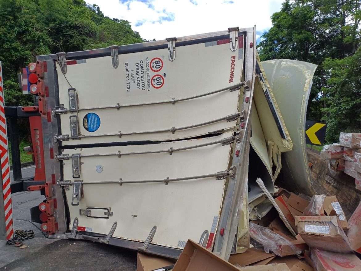 d polÍcia 10 cf prf registra tombamento seguido de saque de carga e de 23 quilômetros de congestionamento divulgaÇÃo (3)