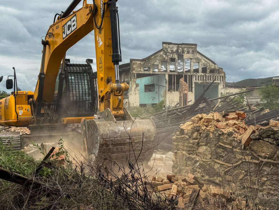 demolição dos galpões. foto felipe vieira (5)