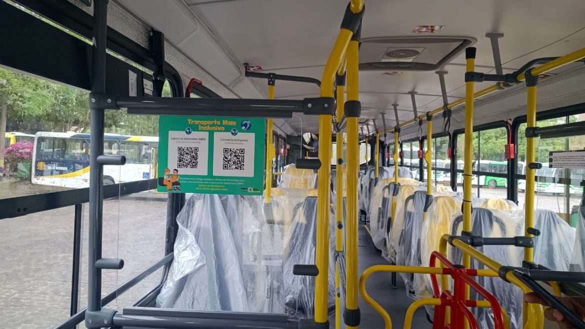 notas vr adesivos de qr code em Ônibus divulgação secom