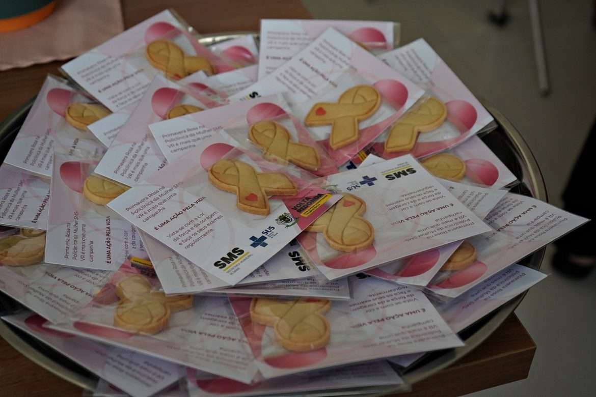 pacientes e funcionárias da policlínica da mulher participam de ação sobre a campanha ‘primavera rosa’ geraldo gonçalves secom1