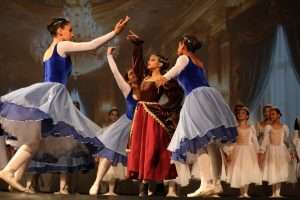 público é atraído pelo espetáculo ‘branca de neve’ no teatro da fevre, em volta redonda cris oliveira secom1