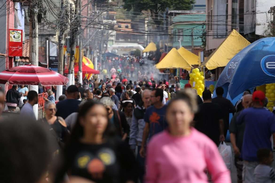 ‘rua de compras’ neste domingo, no bairro santo agostinho, em volta redonda arquivo secom