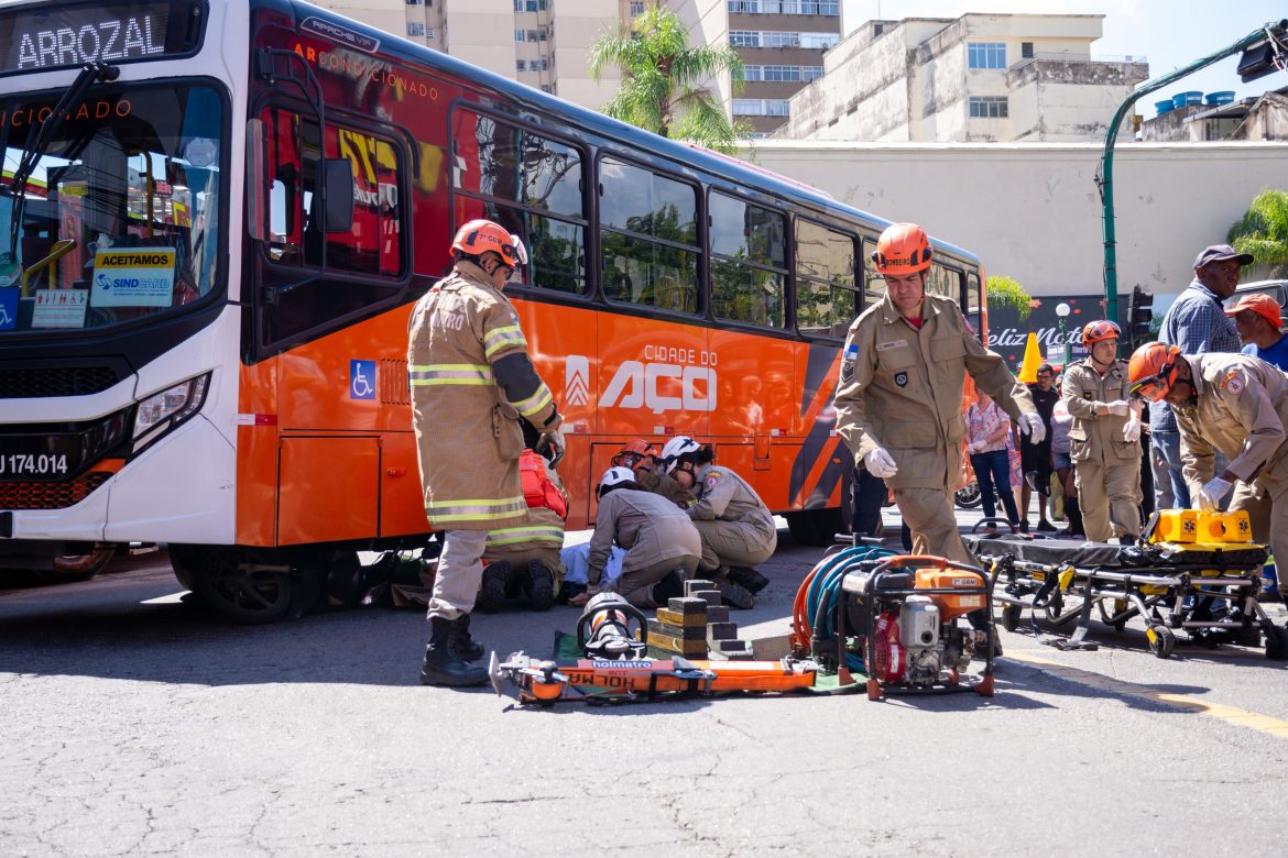 19 12 2024 acidente motoxônibus centro bm 3 foto iam martins