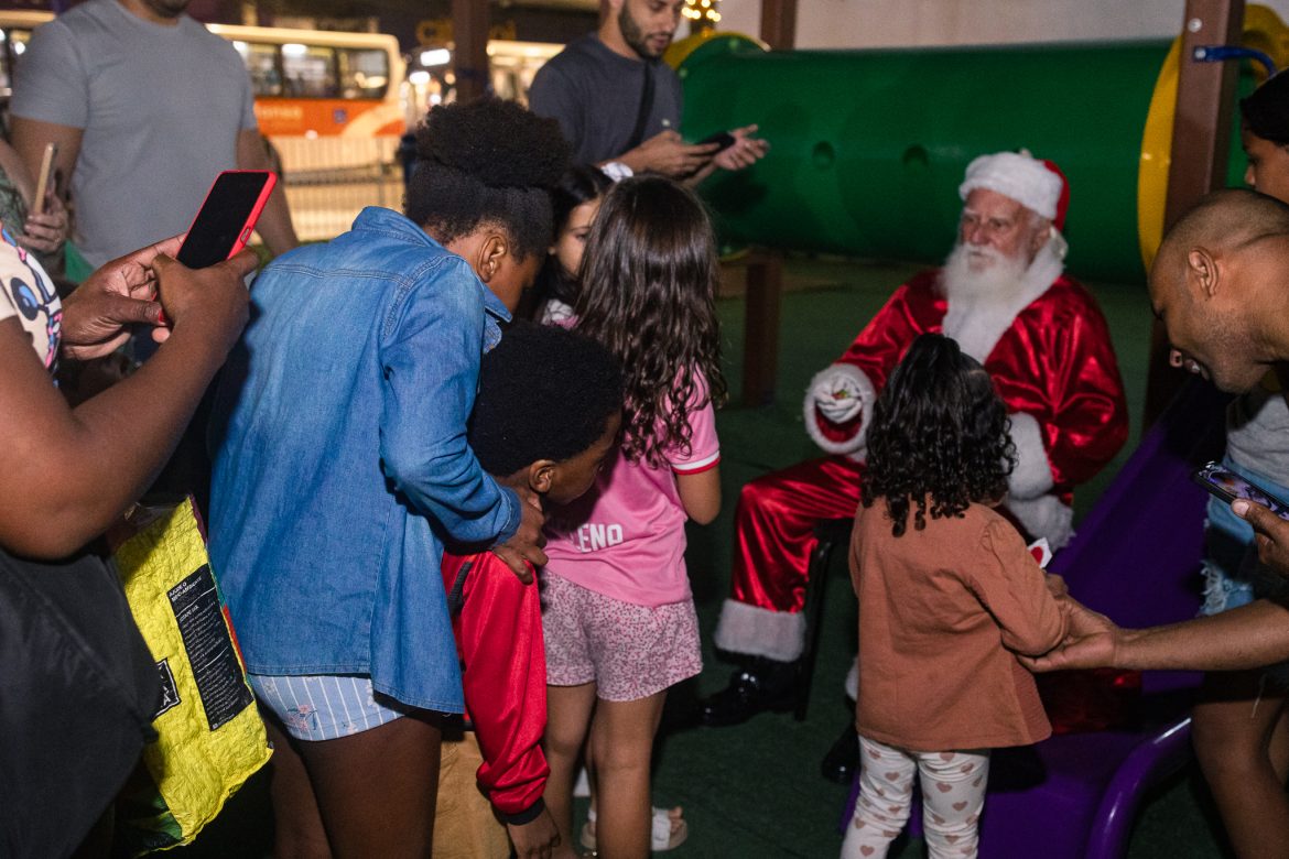 19 12 24 aciap bm promove concerto de natal na praça da liberdade (01)