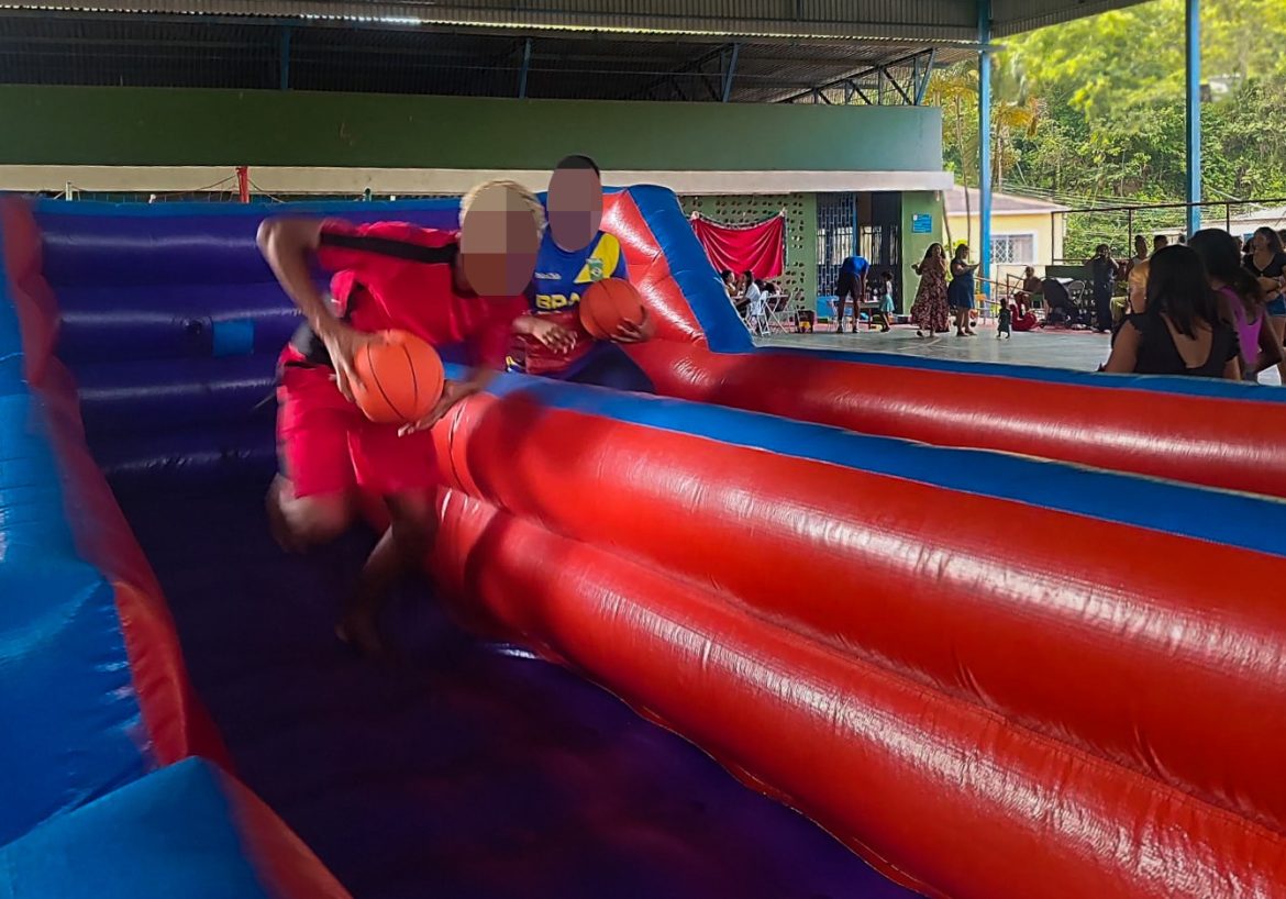 34 c cidades crianças e adolescentes da fbg, em volta redonda, participam da tradicional festa de natal diculgaÇÃo secom