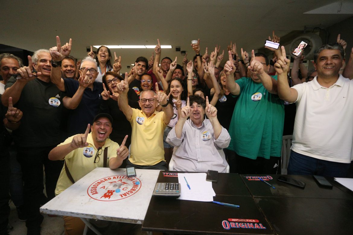 neto, seu vice e aliados comemoram vitória em volta redonda divulgação