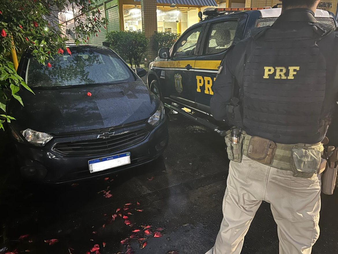 prf recupera carro furtado, na dutra, em itatiaia divulgação