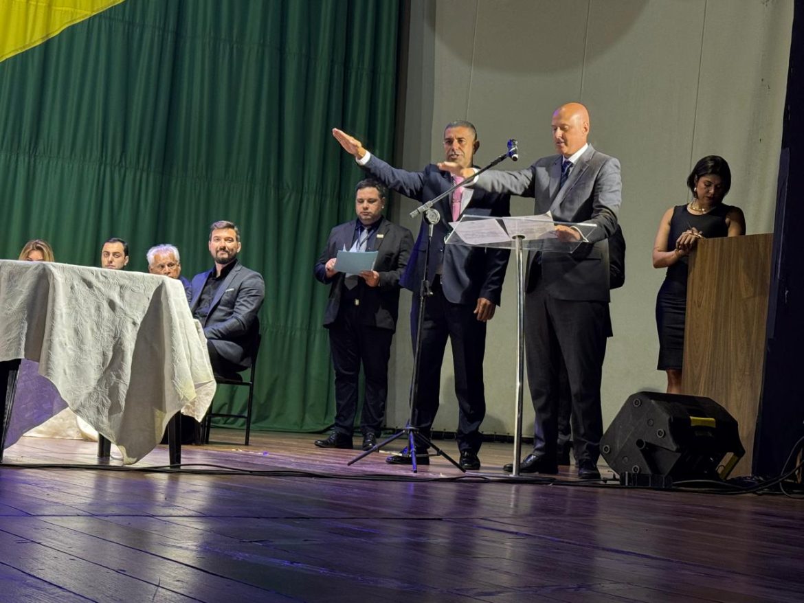 103.cf.res.polÍtica.tande vieira e davi do esporte.3.tande e davi juramento.cyntia freitas