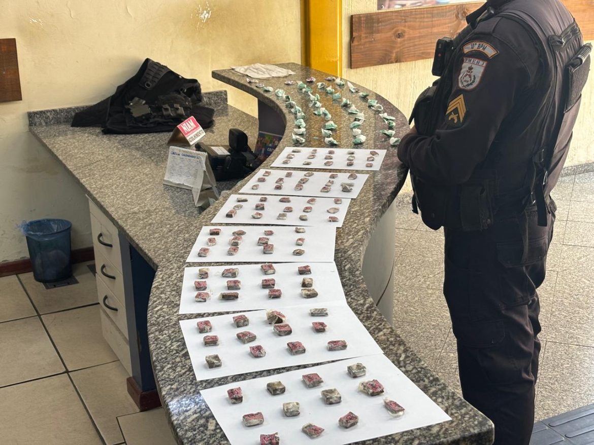 12.cr.res.polÍcia.pm apreende carga de drogas.divulgaÇÃopm
