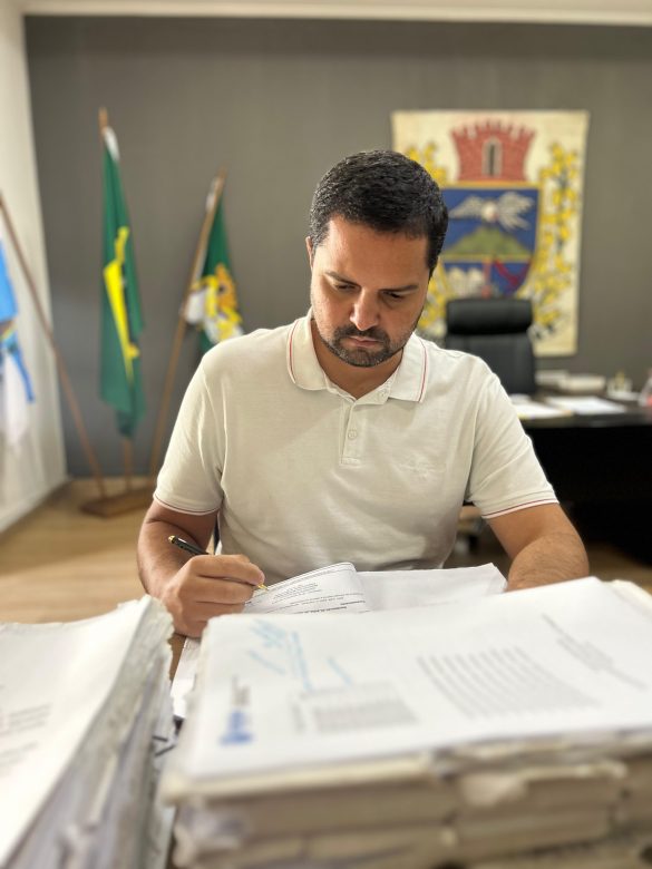 18.cf.res.polÍtica.prefeitura de itatiaia encontra mais de r$ 4 milhões.1.kaiomÁrcio.divulgaÇÃopmi