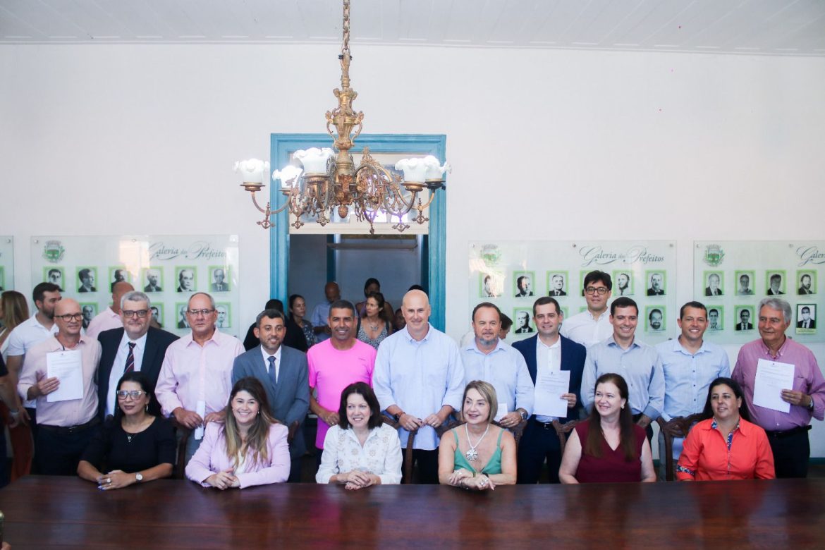 19.cf.res.polÍtica.tande vieira empossa secretariado.1.novos secretÁrios.divulgaÇÃopmr