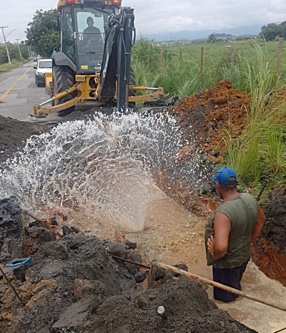 20.cf.res.cidades.prefeitura realiza reparo em rede.1.rompimento.divulgaÇÃopmpr