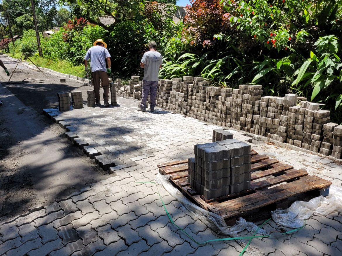 21.cf.res.cidades.pavimentação avança na serrinha.1.estrada.redes sociais