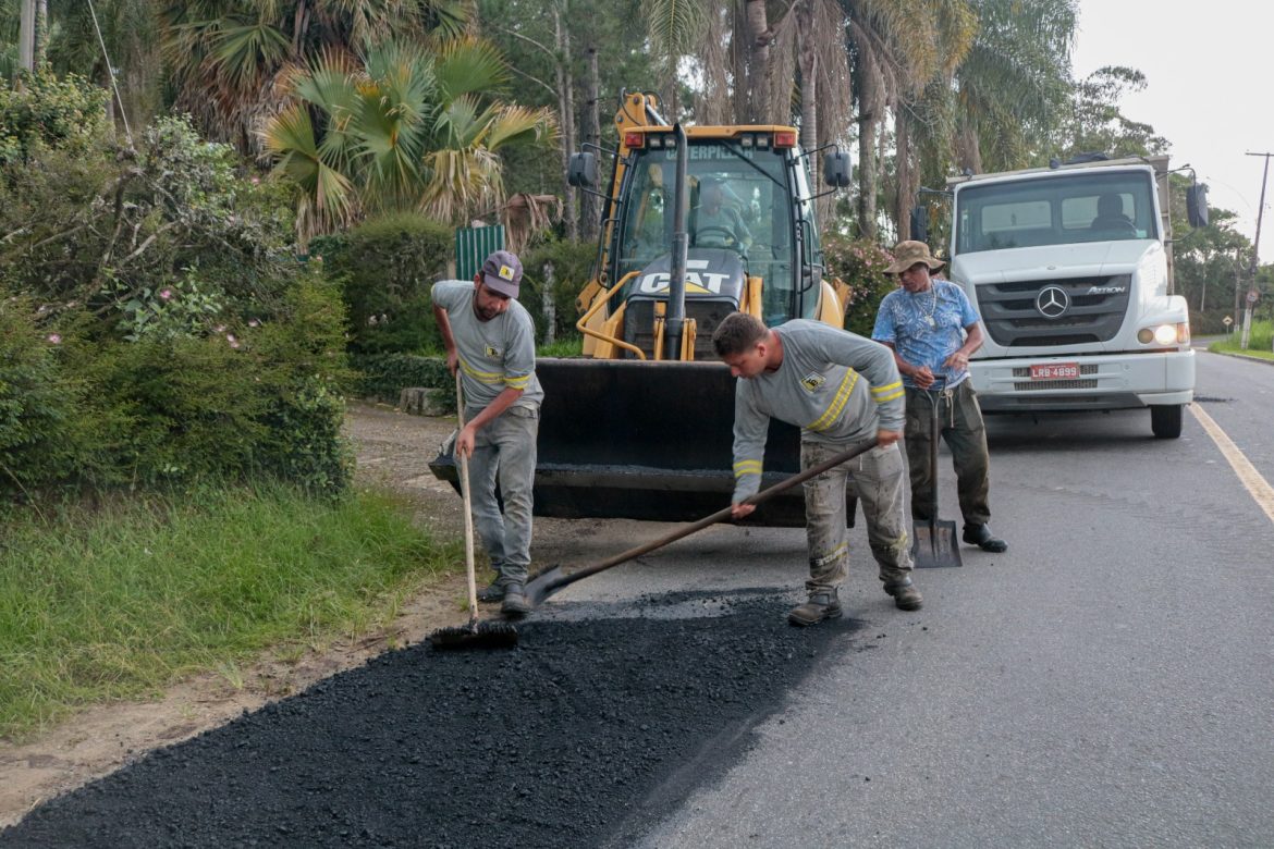 27.cf.res.cidades.itatiaia investe na recuperação viária.1.trabalho.divulgaÇÃopmi
