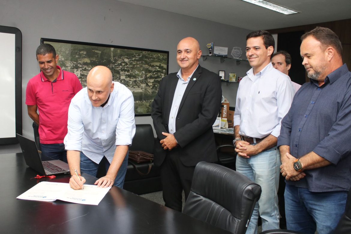 31.ccf.res.polÍtica.tande vieira assina acordo.1.digitalizaÇÃo.divulgaÇÃopmr