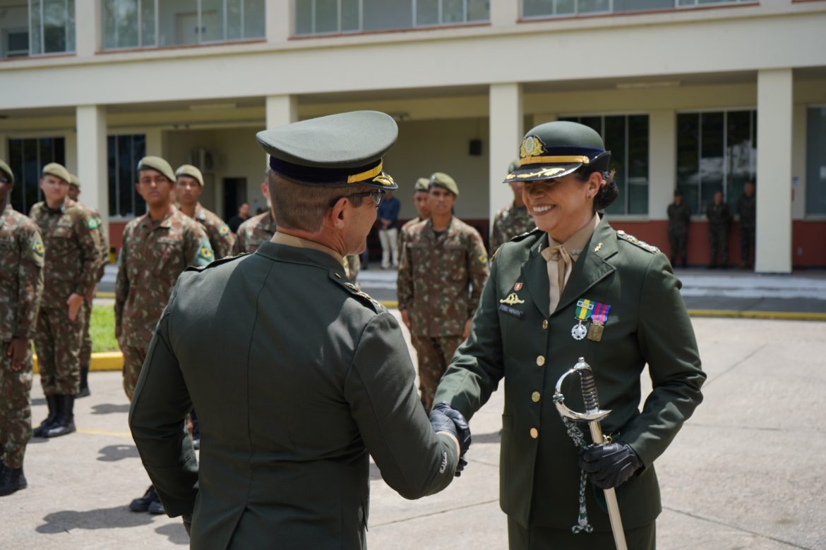 33.cf.res.cidades.hospital militar de resende tem a primeira diretora.1.renata.divulgaÇÃoaman
