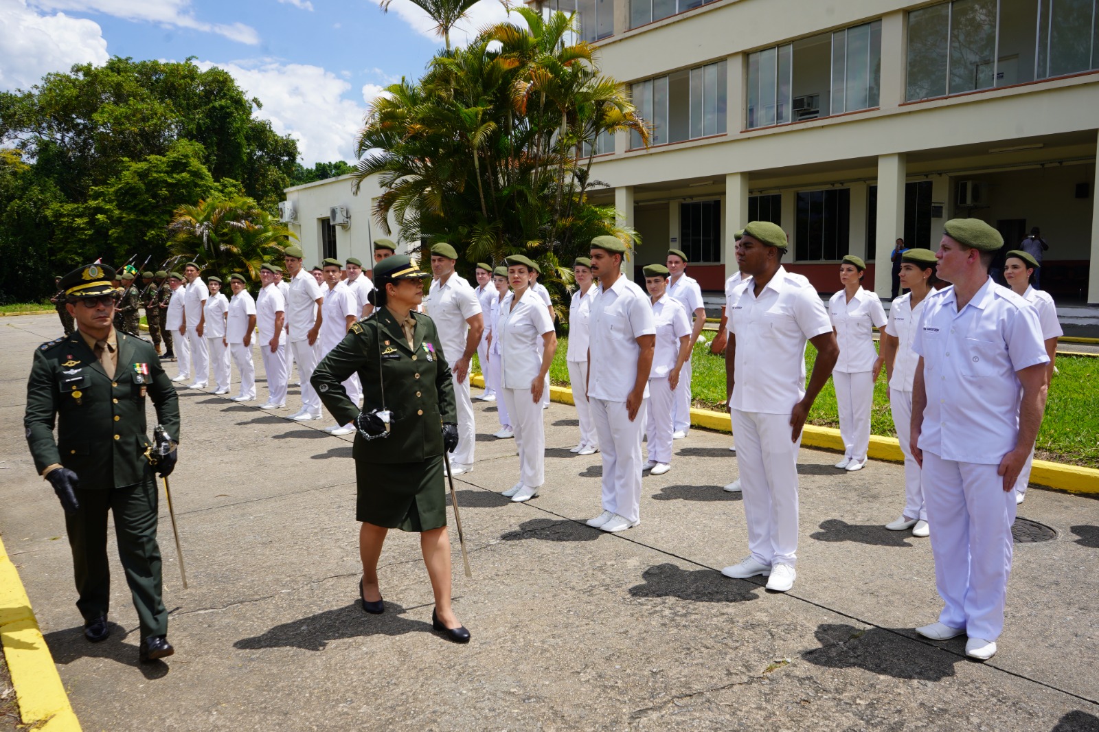 33.cf.res.cidades.hospital militar de resende tem a primeira diretora.3.revistatropa.divulgaÇÃoaman