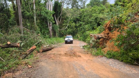 40.cf.res.cidades.temporal causa deslizamentos .1.deslizamento.divulgaÇÃopmr (2)