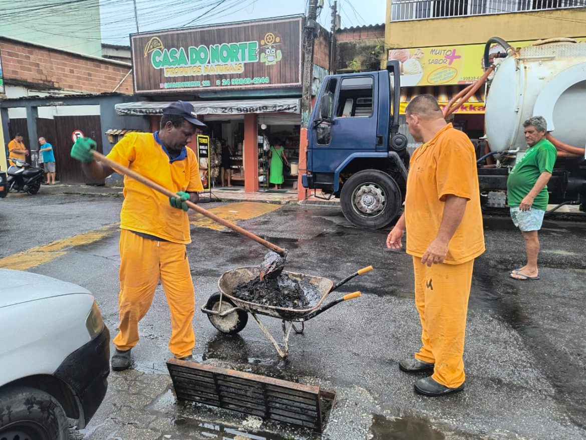 ação de prevenção de alagamentos é realizada pela prefeitura de angra divulgação