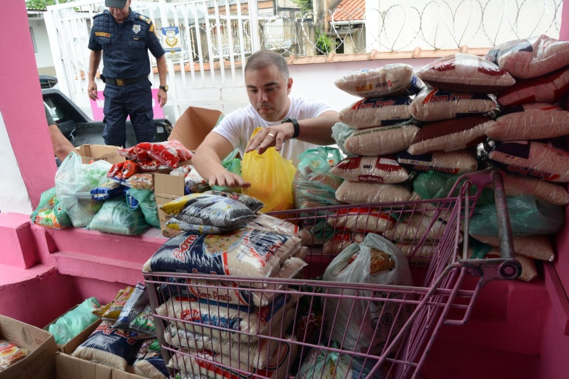 casa rosa recebe doação de meia tonelada de alimentos da gm de barra mansa paulo dimas