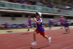 corrida e caminhada orientada na arena esportiva de volta redonda por profissionais de educação física arquico secom1