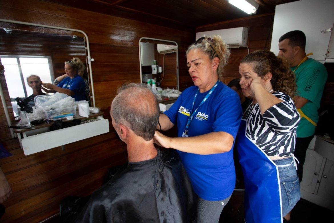 cras de volta redonda são contemplados pela prefeitura com corte de cabelo e design de sobrancelhas gratuitamente divulgação secom