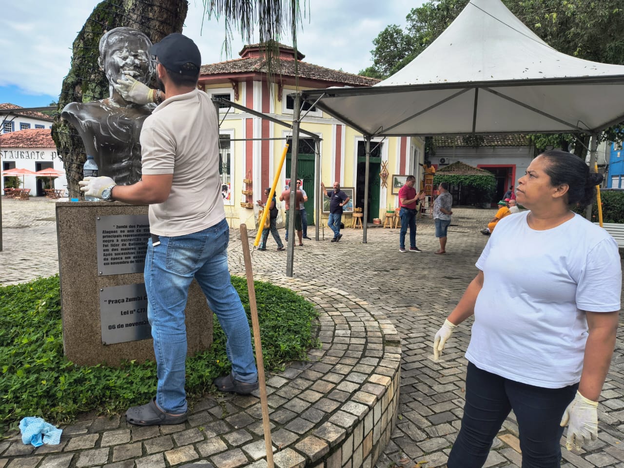 limpeza de bustos e monumentos históricos (3)