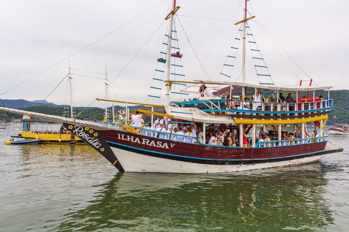 mutuan participa dos festejos para yemanjá com apresentação especial na praia do pontal, em paraty divulgação1