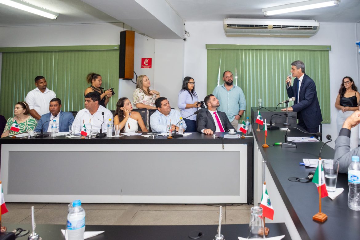 os representantes do executivo e legislativo durante a posse nesta quarta feira, dia 1º de janeiro iam matins