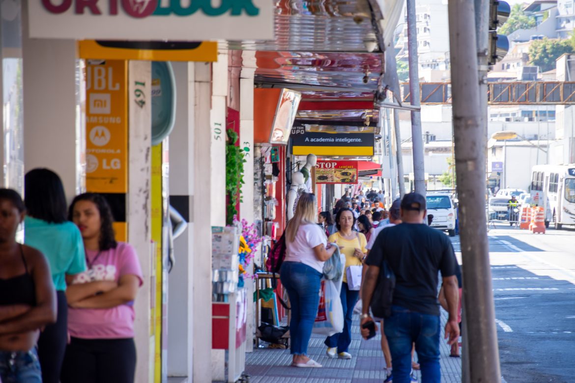 06 08 2024 movimento de rua, comercio volta redonda 1 iam martins
