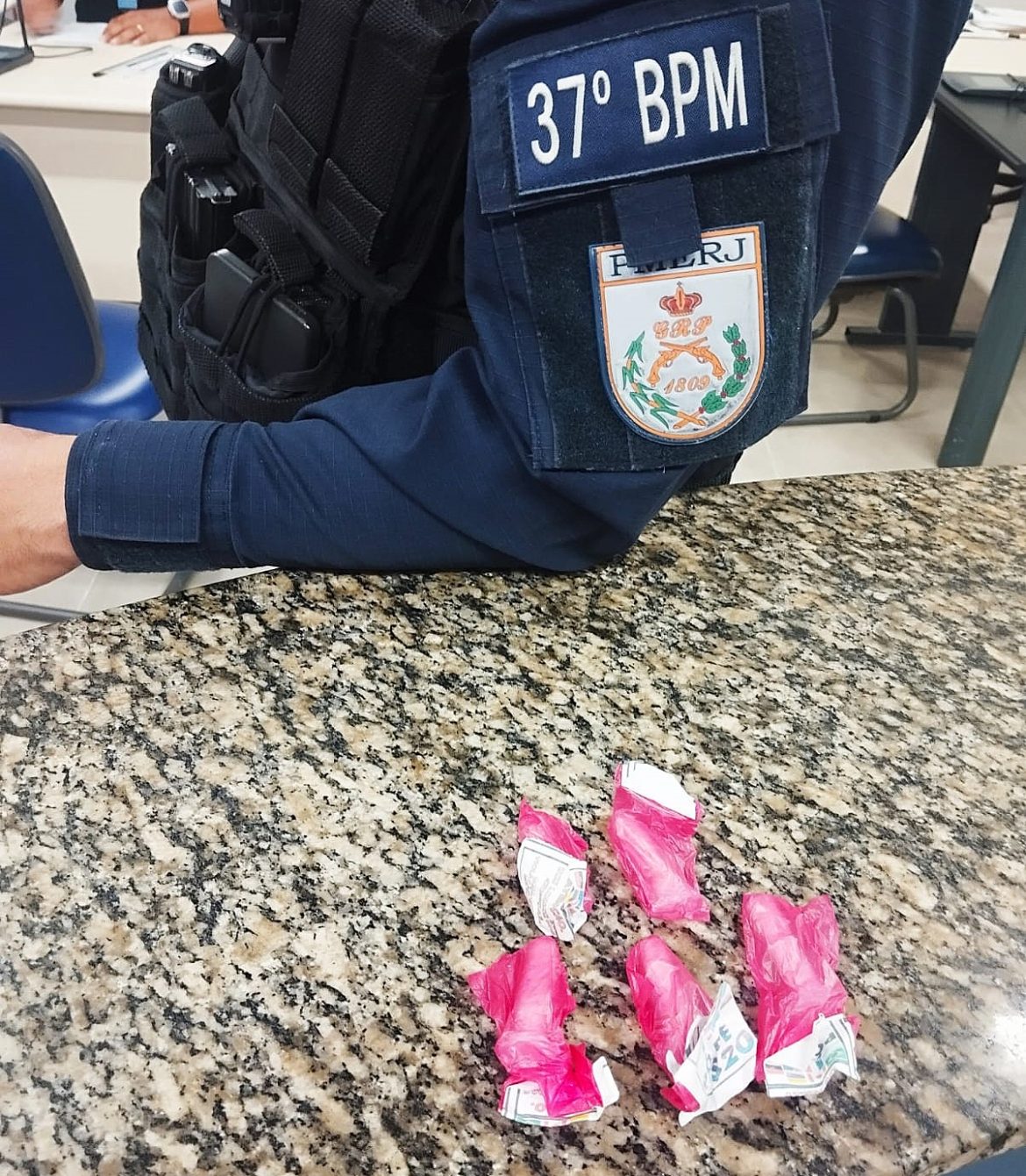 10.cf.res.polÍcia.pm apreende cocaína.divulgaÇÃopm