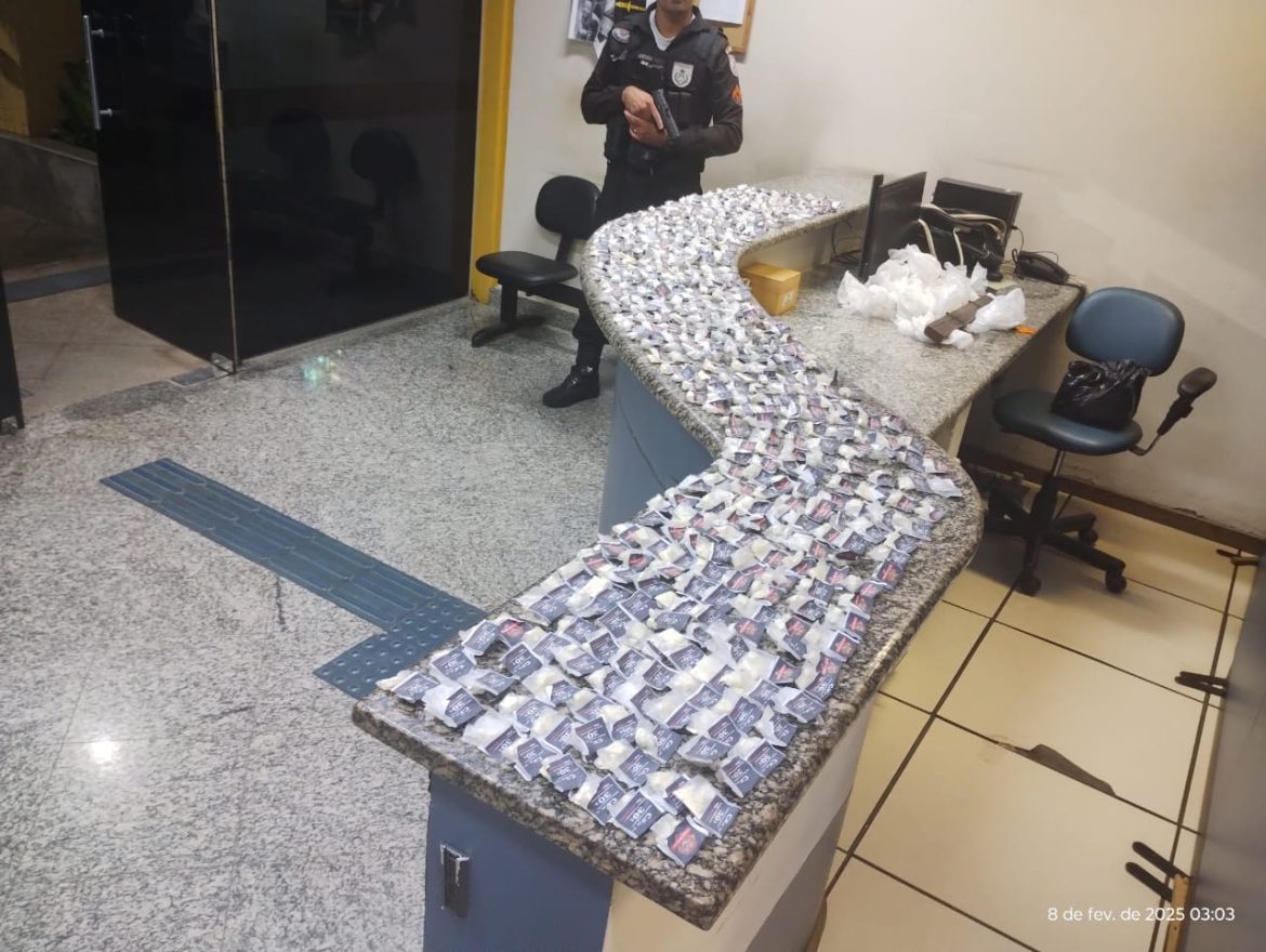 20.cf.res.polÍcia.mulher é presa transportando mais de 1,2 quilo.divulgaÇÃopm