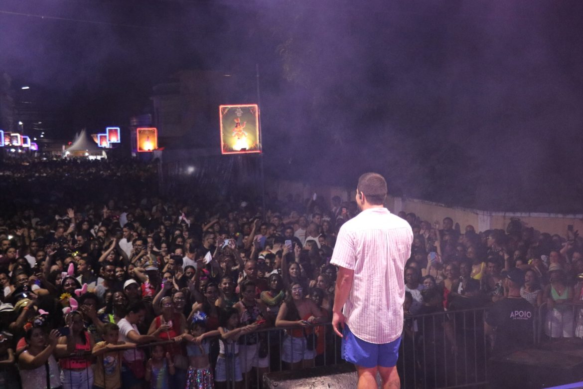 36.cf.res.cidades.carnaval 2025 em quatis.1.shows e desfile (1) 36.cf.res.cidades.carnaval 2025 em quatis.1.shows e desfile (1)