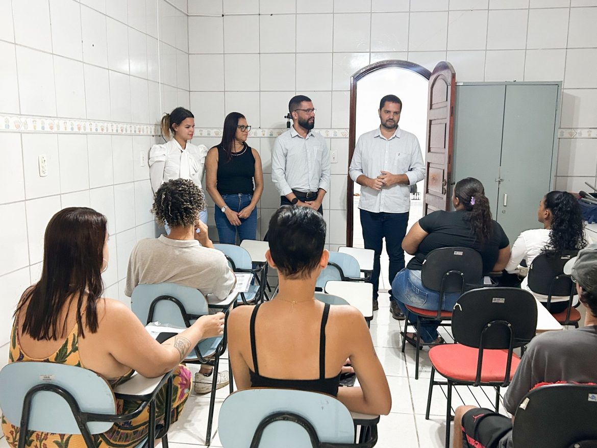 38.cf.res.economia.dez jovens de itatiaia são selecionados.1.prefeito.divulgaÇÃo