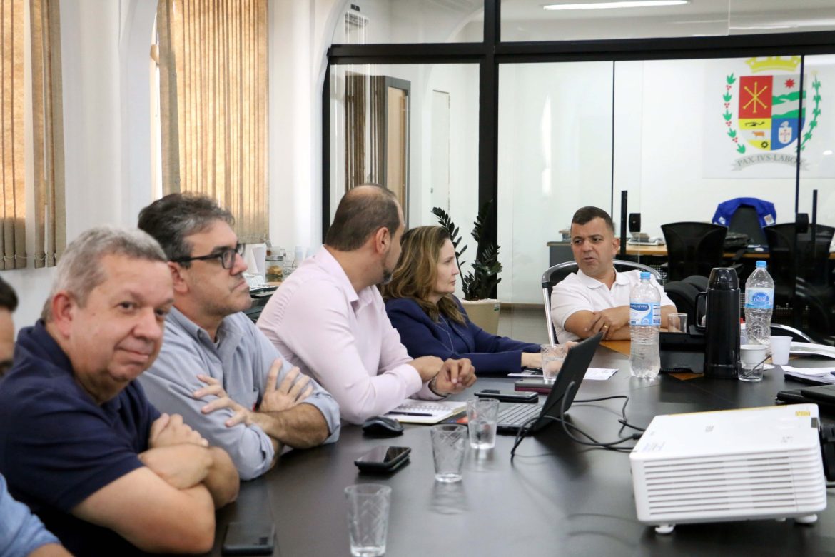 39 politica ccr riosp apresenta ao prefeito projeto de ampliação da via dutra na área de barra mansa chico de assis pmbm (1)