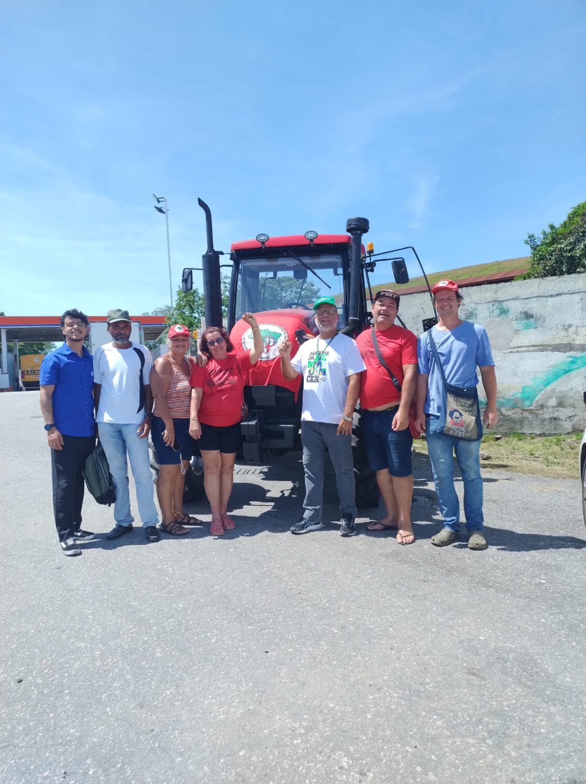 46.cf.res.polÍtica.incra entrega trator.1.entrega.divulgaÇÃo (2)