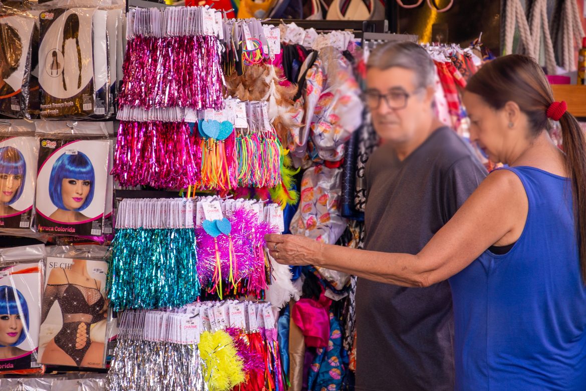 a.cf.42.economia.lojistas estão confiáveis com as vendas de última hora para o carnaval iam martins