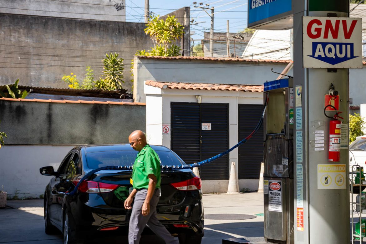 alÍvio no bolso iam martins