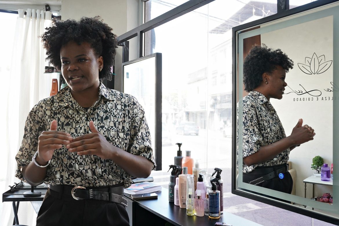 moradora de volta redonda realiza sonho de ser cabeleireira graças a curso profissionalizante da prefeitura geraldo gonçalves secom1