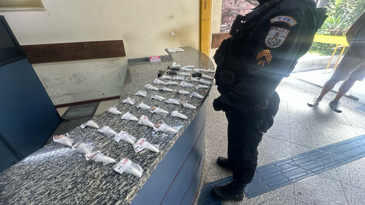 13 polÍcia quarenta e dois pinos de cocaína são apreendidos durante ação da pm – divulgaÇÃo