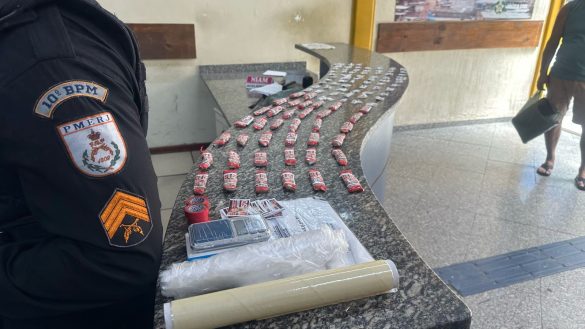 16.cf.res.polÍcia.polícia apreende drogas e materiais.divulgaÇÃopm