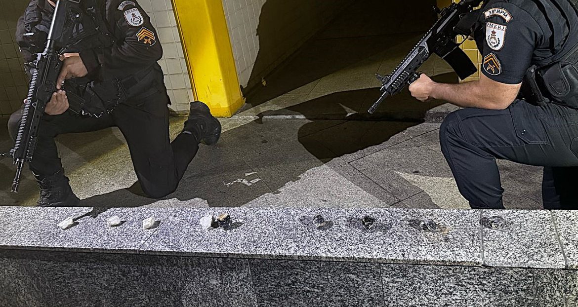 16.cf.res.polÍcia.polícia militar apreende carga.divulgaÇÃopm