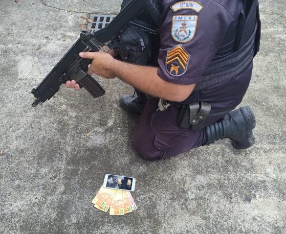 21.cf.res.polÍcia.homem é preso suspeito de tráfico de drogas.divulgaÇÃopm